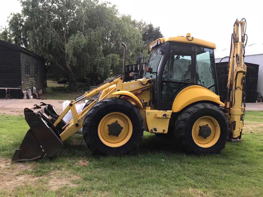 Digger Bidder - 2004 New Holland LB115B backhoe loader